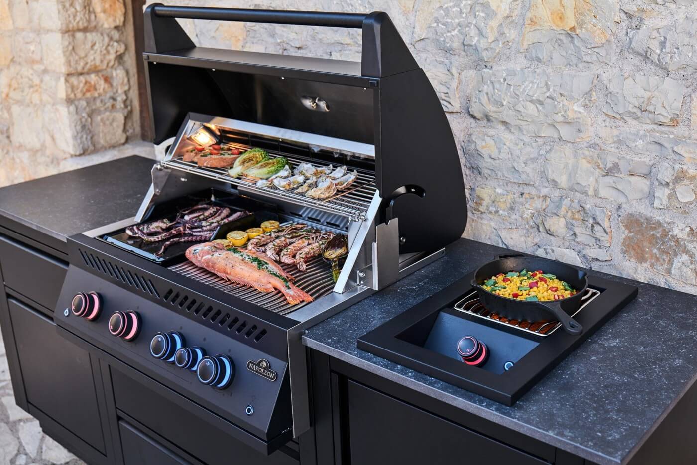 Napoleon OASIS 105 Outdoor-Küche mit 32-Zoll-Einbaugrill der 700er-Serie 2024 - Image 4